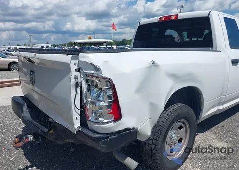 2022 Ram 1500 Classic Tradesman Quad Cab 4X2 6'4 Box z USA, uszkodzony, nr VIN 1C6RR6FG0NS231780